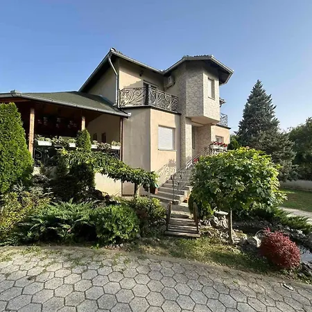 Leaf Villa *
